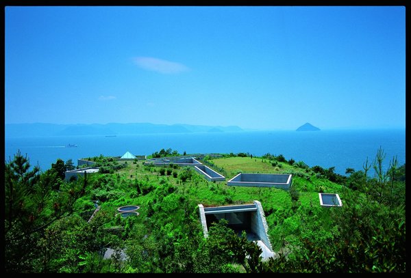 Rien que pour le plaisir une autre vue du musée d’art de Chichu (2004), située sur l’île de Naoshima.