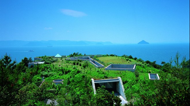 Rien que pour le plaisir une autre vue du musée d’art de Chichu (2004), située sur l’île de Naoshima.