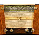 Radio Bluetooth vintage, marque Philips BF501A datée de 1950, restaurée et adaptée aux technologies d’aujourd’hui, Charlestine, 1 150 €.