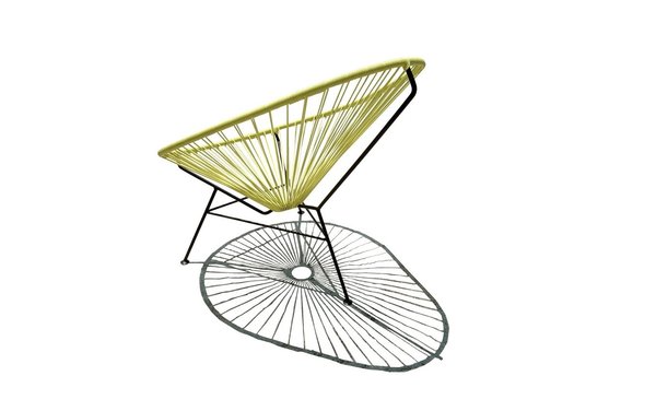 Le siège Acapulco, créé en 2010, est composé d’une corde plastique tressée sur une structure en acier massif époxy qui permet une utilisation à l’extérieur. Il est inspiré d’un modèle mexicain des années 1950 et porte le nom du lieu de vacances de la jet-set hollywoodienne de l’époque. Edité par Kreativa et diffusé par Sentou.