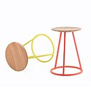 Tabouret en chêne ou noyer massif vernis et piètement métallique laqué mat, 8 ou 2 couleurs, en fonction du bois. Modèle Gustave, création Charles Seuleusian pour Hartô.