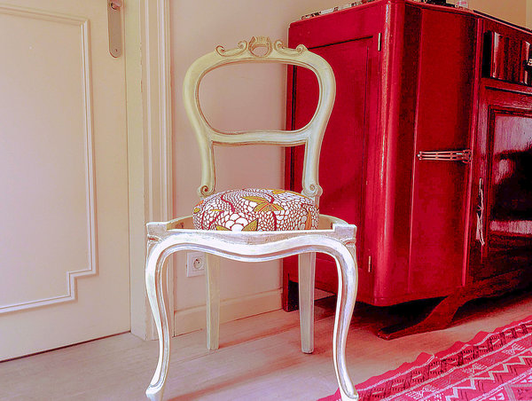 Restaurer une chaise de style Louis Philippe.