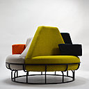 Autre configuration pour le fauteuil Agrume qui a été conçu pour égayer les halls de restaurants ou d’hôtels. Création Hélène Quatrefages, Rado Prize Star 2018.