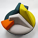 Composé à la façon d’une corbeille de fruits, ce fauteuil est composé de coussins en mousse recouverts de tissu Kvadrat qui s’insèrent dans une structure d’acier. Création Hélène Quatrefages, Rado Star Prize 2018.