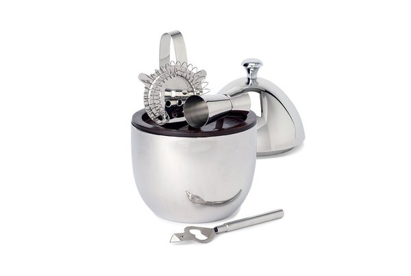 Professionnel. Amateurs de boissons alcoolisées ou non, set œuf cocktail en acier inoxydable, 59,90 €, Absolument Maison, BHV.