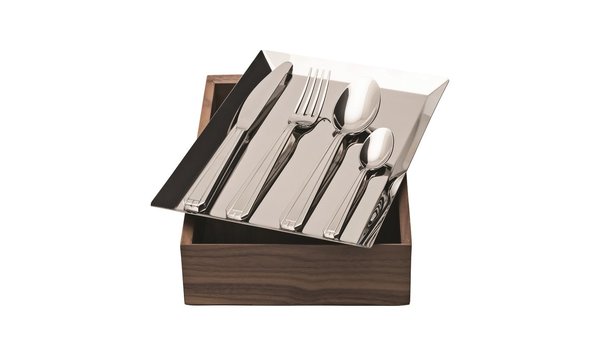 Prestige. Pour dresser une table d’exception, coffret en noyer, plateau et couverts édition limitée, Normandy, 24 pièces, 295 €, Degrenne.