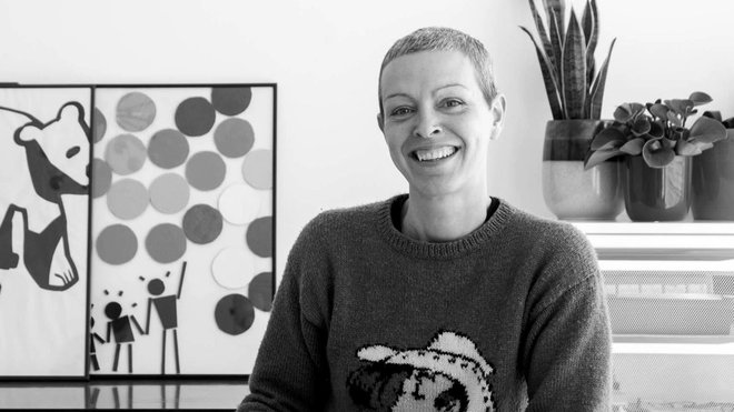 Sarah Corynen. Styliste de formation et artiste, elle développe pour Habitat, une collection capsule à forte identité.