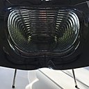 Fauteuil Uncut, création Ron Arad, 1997. Version avec coque thermoformée sous vide en aluminium anodisé et piètement en tube d’acier inoxydable, avec pourtour et fond de l’assise non découpée, la différenciant du modèle Tom Vac en polypropylène moulé. Kanal/Centre Georges Pompidou. Kanal/Centre Georges Pompidou.