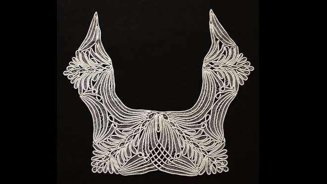 Pièce en dentelle de la collection Tuulikki Chompré. Pièce en dentelle de la collection Tuulikki Chompré.