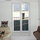 Avant la pose du store : la fenêtre est nue et le vis-à-vis immédiat.