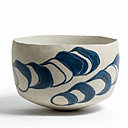 Bol d’Alev Siesbye, céramiste danoise d’origine turque. Cette pièce datée de 1971 utilise la technique du colombin, puis est terminée sur un tour. Collection privée.