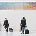 Equinoxe, projet d’atelier de Maëlann Vacher et Maxime Louis (Création Industrielle) en partenariat avec la SNCF. Ce projet propose un rythme apaisant en gare où le coucher de soleil remplace l’horloge.
