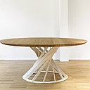 Table Twist avec piètement en acier torsadé, création Benoît Deneufbourg en 2010 pour Interni.