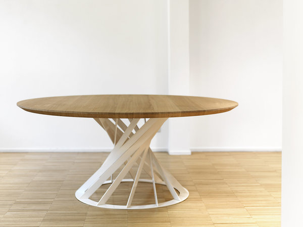 Table Twist avec piètement en acier torsadé, création Benoît Deneufbourg en 2010 pour Interni.
