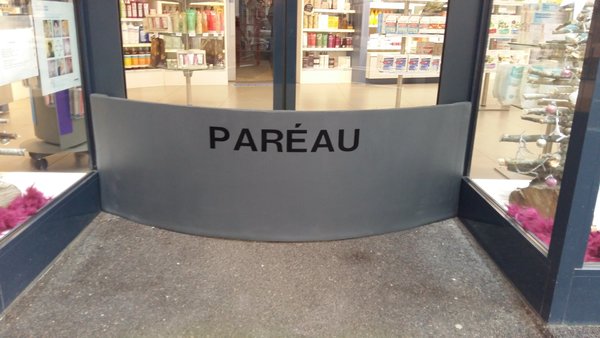 Panneau de protection « Paréau » en place sur une baie de largeur 1500 mm.