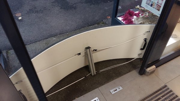 Gros plan sur le dispositif du Panneau de protection « Paréau » en vue arrière.