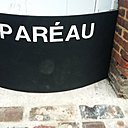 Panneau de protection « PARÉAU » en protection sur une entrée d’habitation rurale.