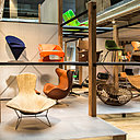 Le nouveau parcours du design du musée des Art décoratifs, et le siège mis en exergue.