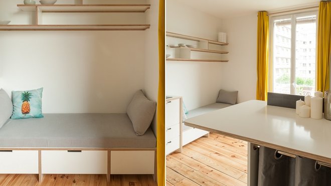 Le coin salon est composé d’une banquette qui offre un couchage d’appoint pour une personne. Sous le divan, des rangements fermés et en hauteur des étagères décoratives.