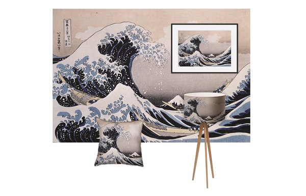 Un exemple de déclinaison de produits destinés au grand public, autour de la gravure sur bois, célèbre estampe japonaise, La Grande Vague de Kanagawa de Hokusai, 1830.