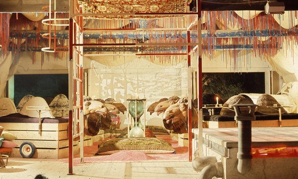 Intérieur du Bamba Issa, avec thème de l’oasis dans le désert, situé dans la station balnéaire de Forte dei Marmi, création Gruppo UFO en 1969.