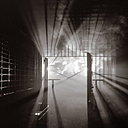 En 1996-97, vue intérieure de Trésor, premier club techno de Berlin, installé dans les chambres fortes d’un grand magasin berlinois. Les portes à barreaux et les anciens coffres-forts muraux ont été conservés. En 1996-97, vue intérieure de Trésor, premier club techno de Berlin, installé dans les chambres fortes d’un grand magasin berlinois. Les portes à barreaux et les anciens coffres-forts muraux ont été conservés.