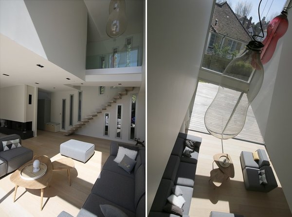 La double hauteur sous plafond profite au salon. Les marches de l’escalier sont insérées dans la maçonnerie en béton grâce à une réservation, avec ossature et poutre en métal, qui compose une structure porteuse.