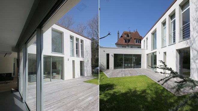 La façade sud minérale et vitrée offre un autre visage et une vue sur le jardin.