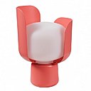 Lampe à poser Blom dans une tonalité corail, création Andreas Engesvik, 156 €, Fontana Arte.