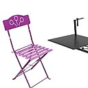 Chaise et table de balcon avant décor. Chaise et table de balcon avant décor.