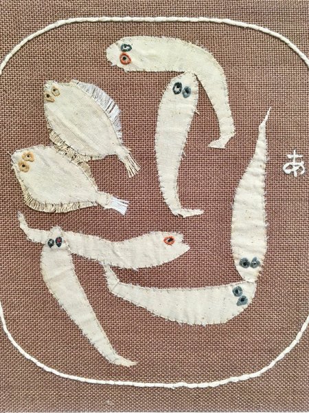 Petit banc de céteaux retour de pêche ! Oeuvre d'Ayako Miyawaki.