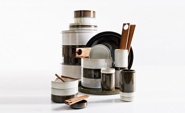 Version 2005 et originale de la collection Cylindres en grès émaillé (coloris blanc cassé, transparent et brun).