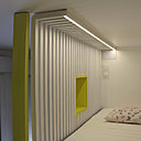 L’éclairage Led est intégré, avec un variateur d’intensité pour les lits et les bureaux.