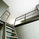 Les cloisons ont été réalisées avec des plaques « Greenline » de Fermacell, qui absorbent et neutralisent durablement les particules nocives présentes dans l’air ambiant. Peintures de chez Farrow and Ball.