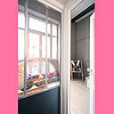 Pour donner de la lumière dans le couloir, une petite verrière d'atelier a été installée en fond de couloir.