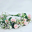 A faire en atelier un DIY d' une splendide couronne de fleurs.