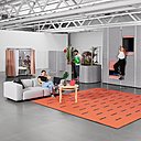 Workbays Village, projet résultant d’un workshop dirigé par Camille Blin et Erwan Bouroullec, les étudiants en 2ème année Master Design Produit de l’ECAL présentant des systèmes d’agencement de bureau Workbays imaginés par Ronan et Erwan Bouroullec par Vitra.