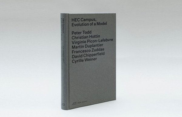 Enrichi d’images historiques, le livre de Christian Hottin explique clairement comment, à partir de 1958, HEC choisit de sortir du périmètre de Paris intramuros à la recherche d’une possibilité d’enseignement plus en phase avec les formes d’apprentissage modernes.