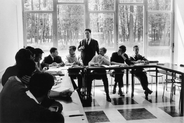 Inauguré le 9 juillet 1964 par le Général de Gaulle, le nouveau site d’HEC accueille les étudiants depuis plus d’un demi-siècle à Jouy-en-Josas.