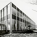 La mise à jour de ce modèle moderniste imaginé dans les années 1960 nécessite avant tout de retrouver la force de son identité originelle. Car les ingrédients initiaux sont aussi le creuset d'une architecture évolutive et réappropriable.