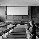 Les amphithéâtres des année 1960 sont remplacés par de nouveaux auditoriums hyper confortables avec un accent particulier autour de l’acoustique.