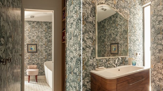 Dans le dressing et la salle de bains de la maîtresse des lieux, entièrement tapissée d’un papier-peint mixant feuilles et clefs (Chiavi et Segrete, collection Piero Fornasetti chez Cole and Son), un esprit boudoir revisité.