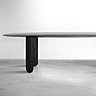 Table Froissé en acier noirci et patiné. L 253 x H 75 x P 95 cm. Création Damien Gernay pour la galerie Gosserez.