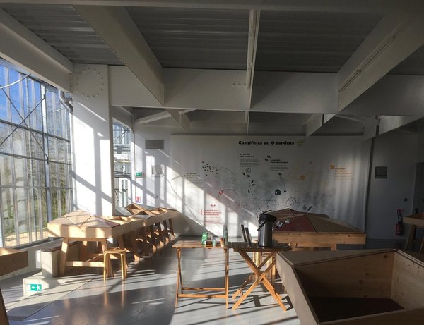 L'espace pédagogique reçoit le public scolaire, enfants et adolescents, pour une découverte des plantes et leur utilisation dans la phytothérapie, l'aromathérapie et la cosmétique.