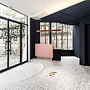 A mi-chemin entre showroom et galerie d’art, le nouvel espace situé rue Lafayette de Maurice & la Matelasserie est signé des designers Antoine Lesur et Marc Vénot.