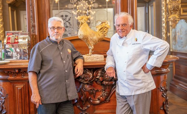 Michel Rostang aux côtés du chef du Train Bleu Jean-Pierre Hocquet.