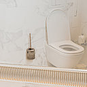 Créée et fabriquée en France, la nouvelle brosse de toilettes « bbb La Brosse » innove dans un secteur délaissé par les designers !