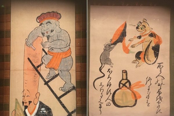 A gauche, le dieu de la Fortune rasant le Dieu de la longévité sur une échelle Tosa Gonji époque Edo? A droite, Banquet du chat et de la souris  peinture d'Ôtsu époque Edo collection R.Bru.