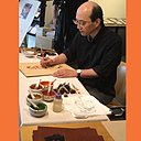 Le dernier peintre imagier d'Ôtsu Takahashi ShôzanV en démonstration à la maison de la culture du Japon.