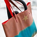 Étonnantes tonalités pour transformer complètement un sac en cuir.